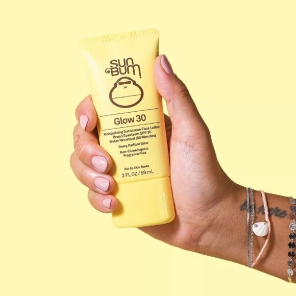 Sun Bum Glow Sunscreen Lotion SPF 30 NEW! Sunbum Glow tinted sunscreen lotion! - Picture 3 of 5